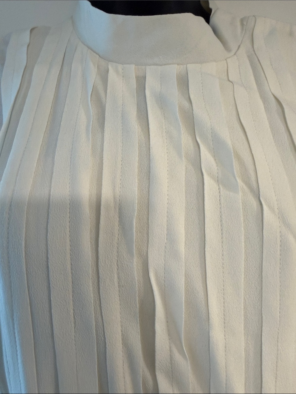 Sleeveless Cream High-Low Panel Shirt - Picture 2 of 4